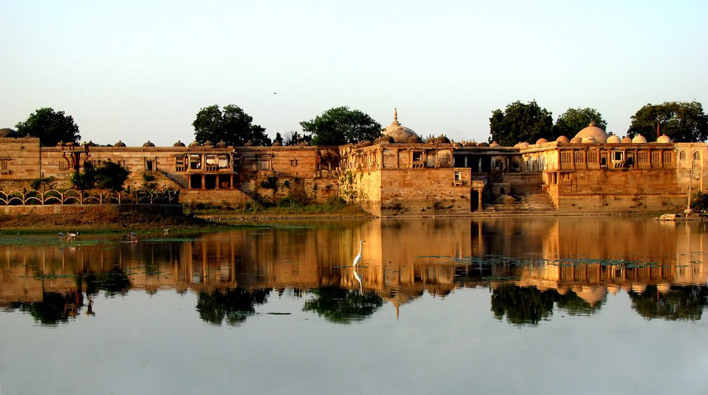 Places to visit in Gujarat: Sarkhej-Gujarat--www.vishvabhraman.com